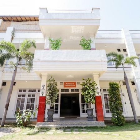 Palmyra Hostel Malang Eksteriør billede
