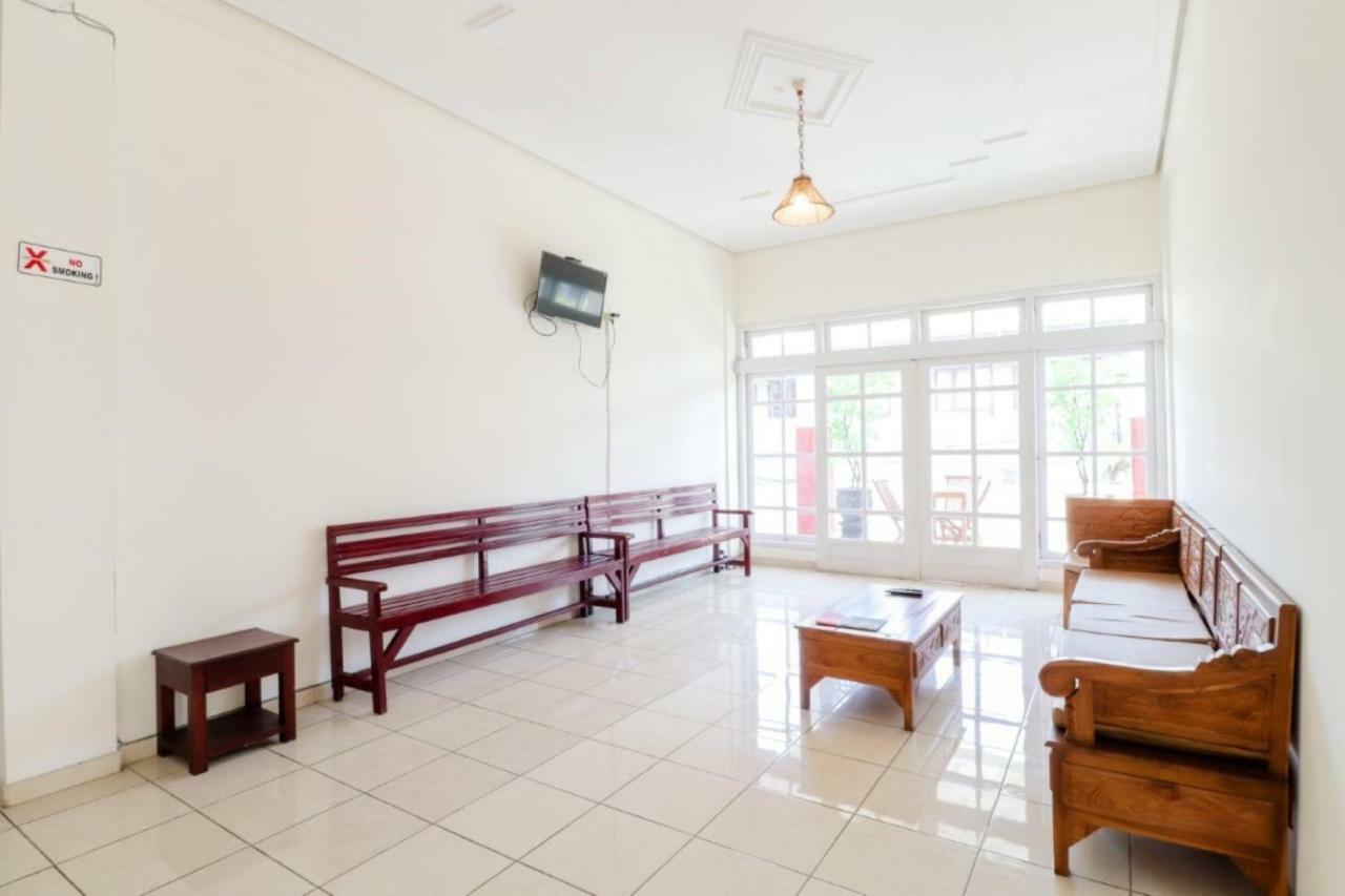 Palmyra Hostel Malang Eksteriør billede