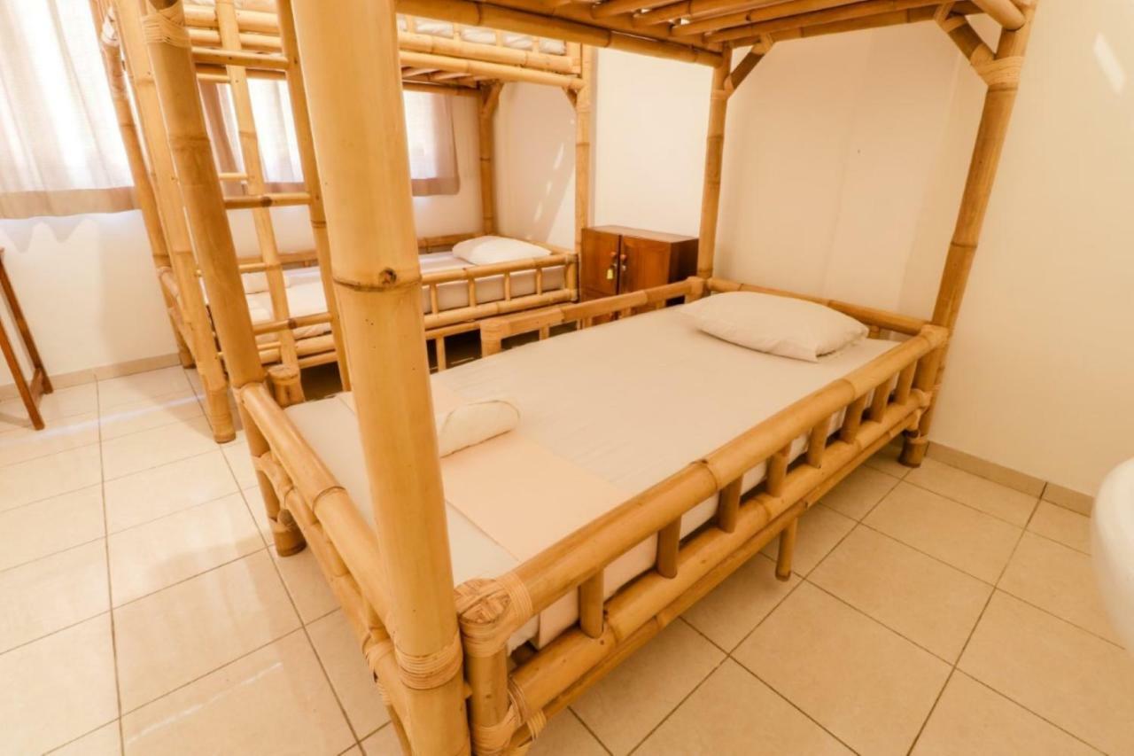 Palmyra Hostel Malang Eksteriør billede