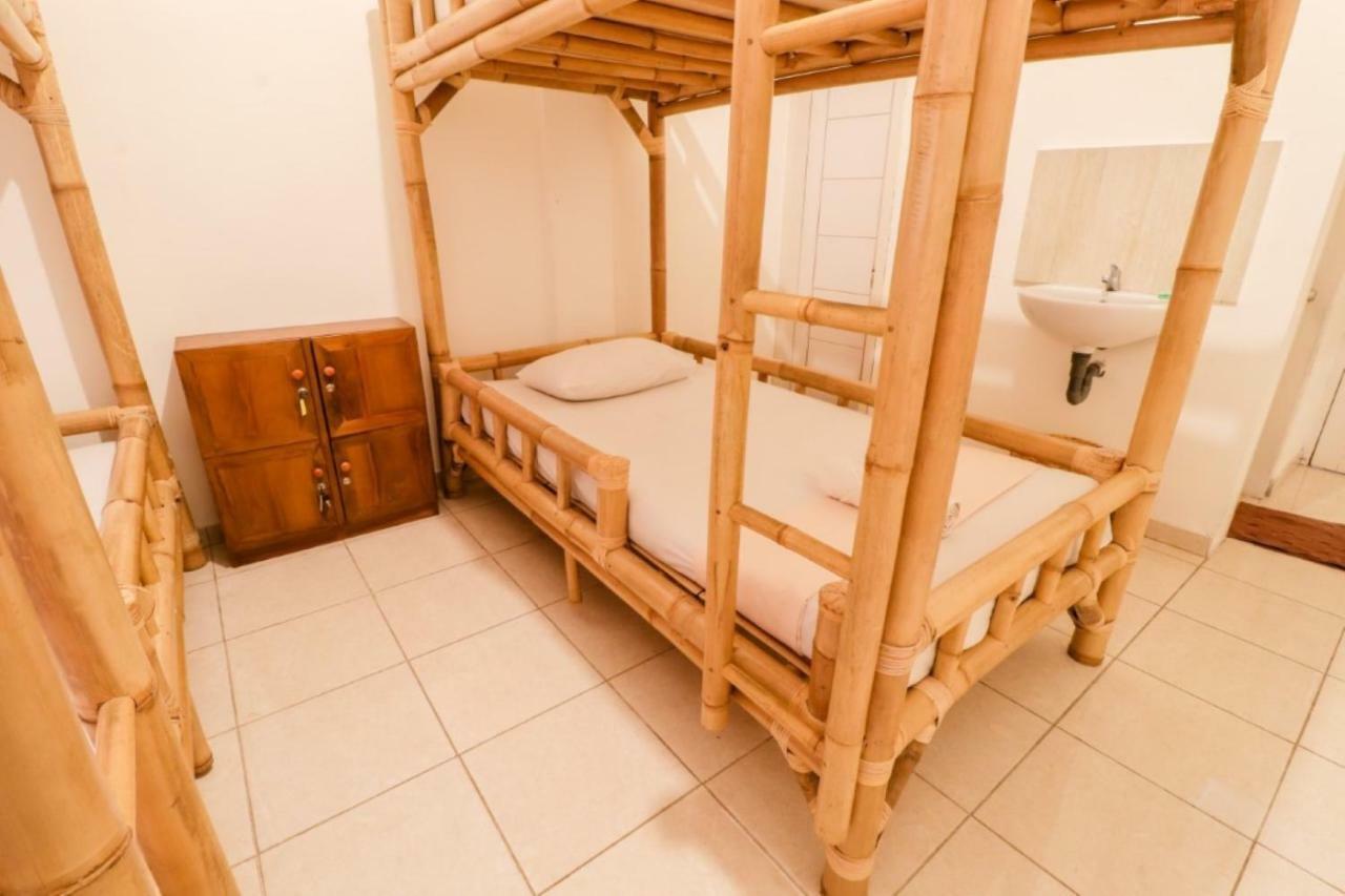Palmyra Hostel Malang Eksteriør billede