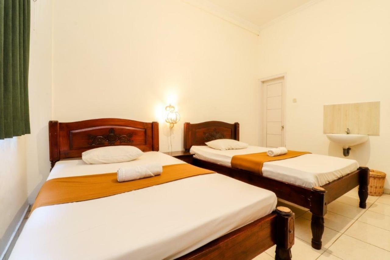 Palmyra Hostel Malang Eksteriør billede