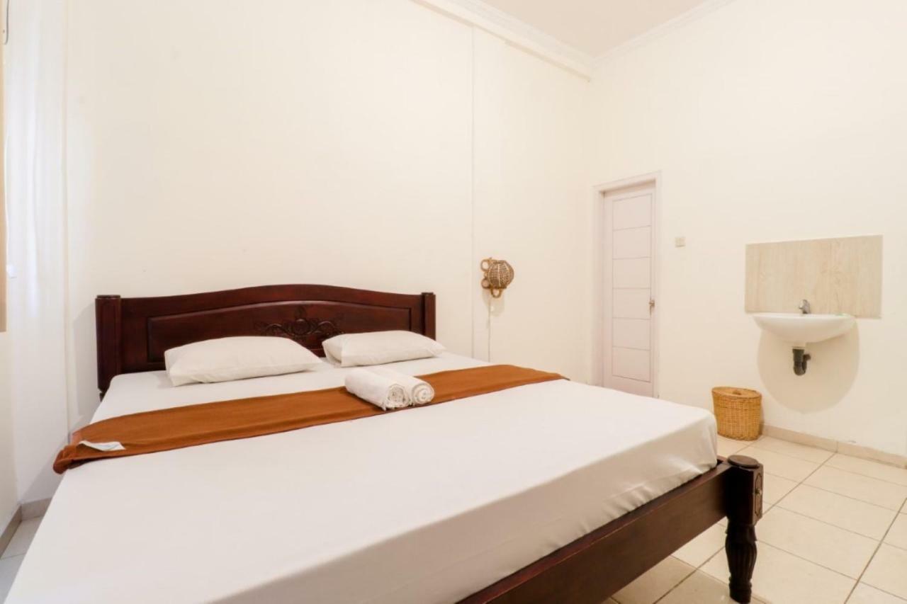 Palmyra Hostel Malang Eksteriør billede