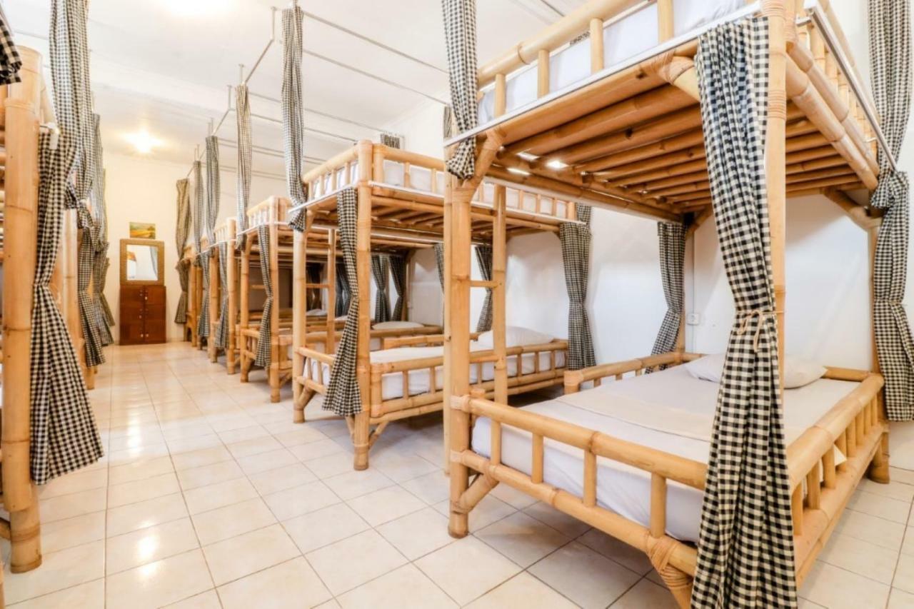 Palmyra Hostel Malang Eksteriør billede