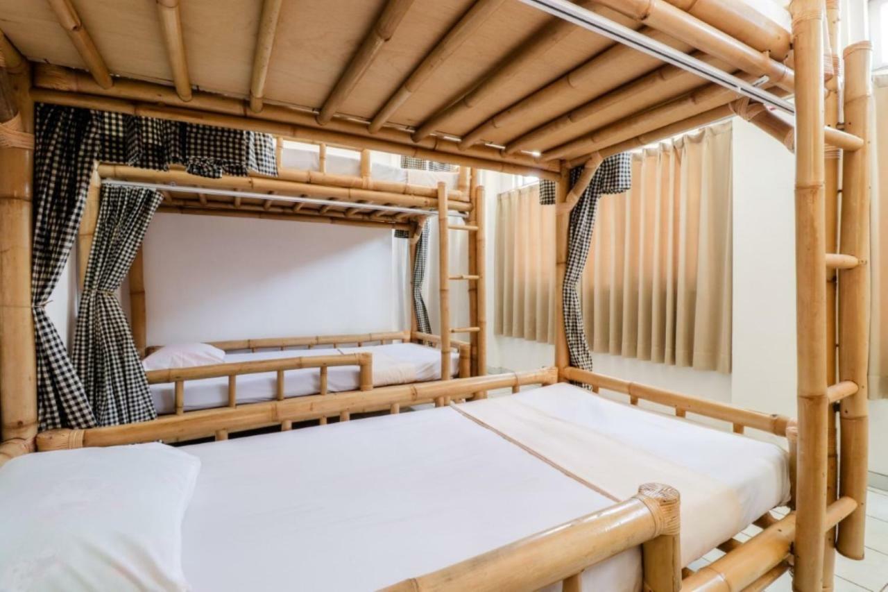 Palmyra Hostel Malang Eksteriør billede