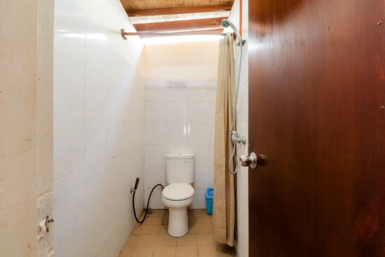 Palmyra Hostel Malang Eksteriør billede
