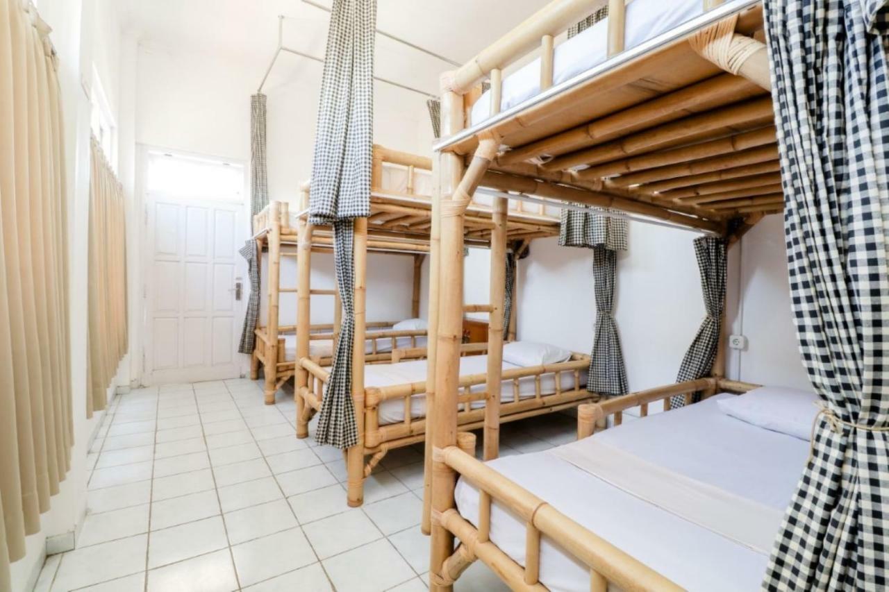 Palmyra Hostel Malang Eksteriør billede