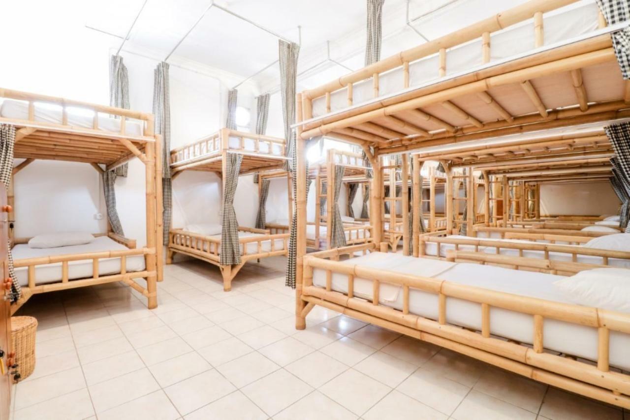 Palmyra Hostel Malang Eksteriør billede