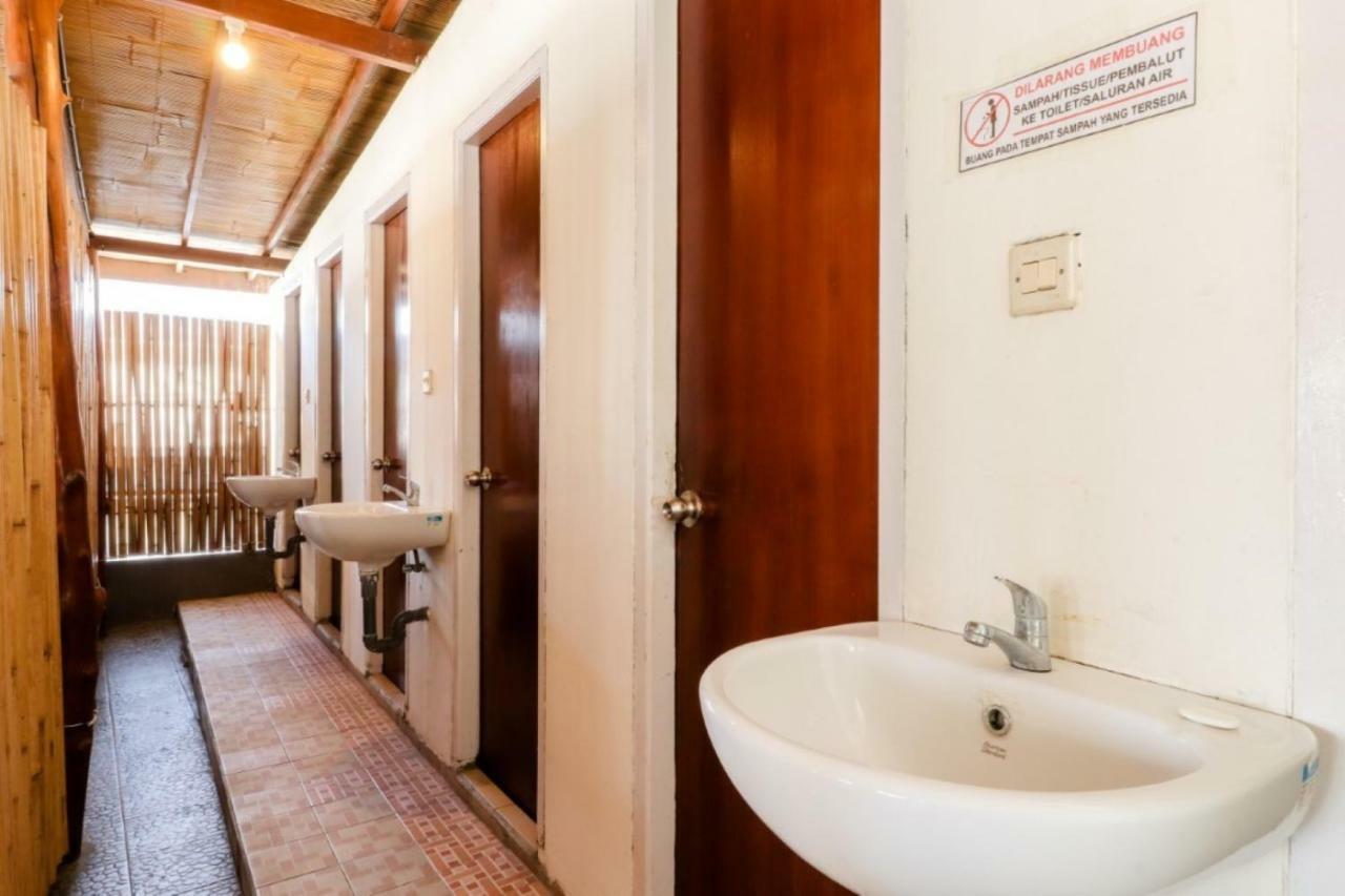 Palmyra Hostel Malang Eksteriør billede