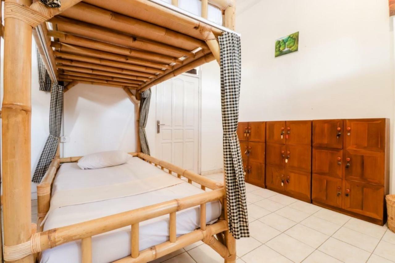Palmyra Hostel Malang Eksteriør billede
