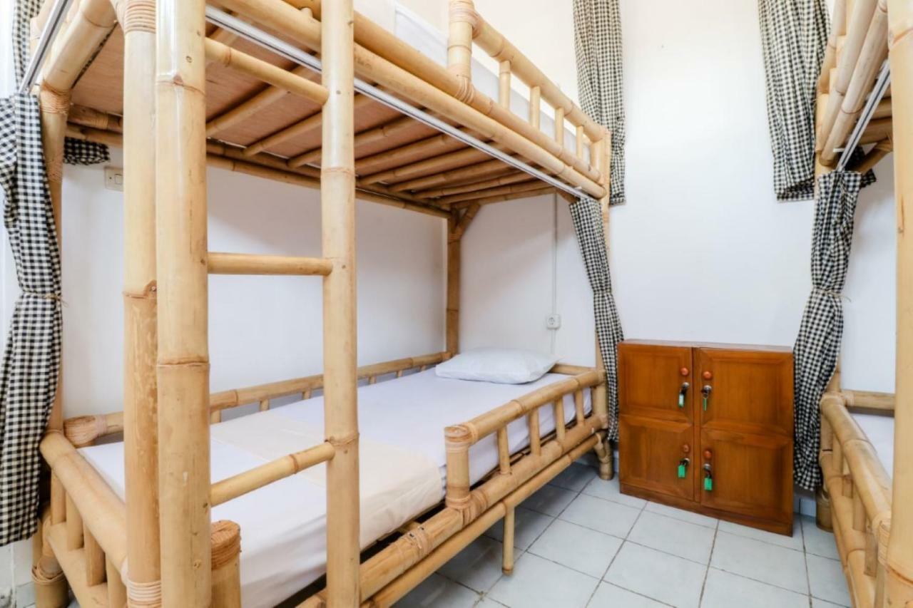 Palmyra Hostel Malang Eksteriør billede