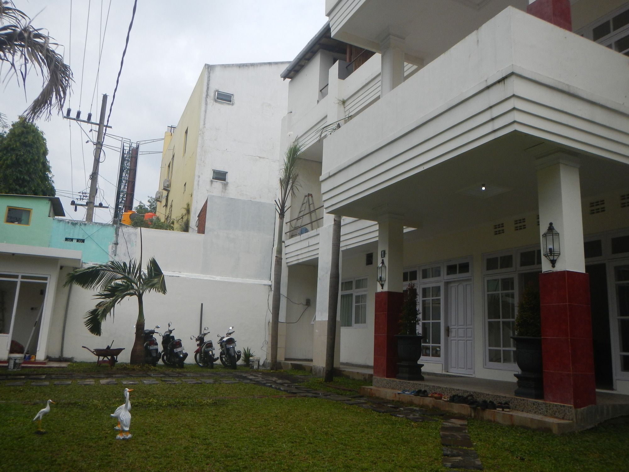 Palmyra Hostel Malang Eksteriør billede